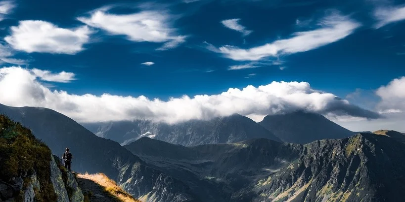 Călătorii spontane: Aventurează-te în necunoscut și descoperă locuri noi